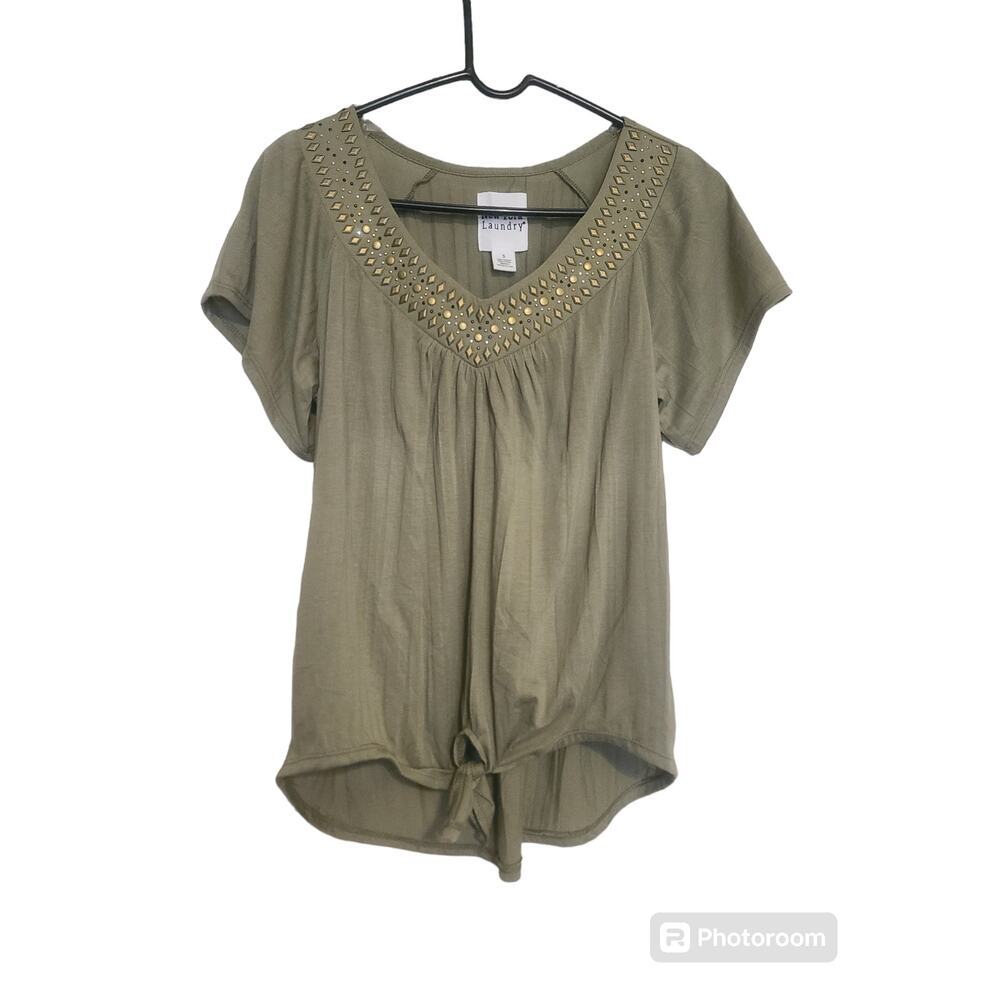 New York Laundry NWT Embellished VNeck Short Sleeve Top Blouse